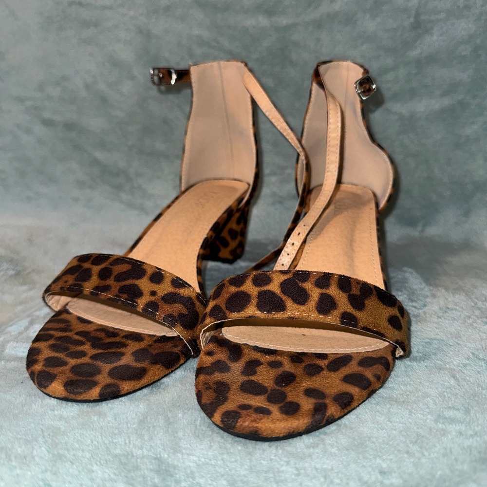 Jasmine Womens Jasmine Sandal 11 Leopard Print Faux Suede Block Heel